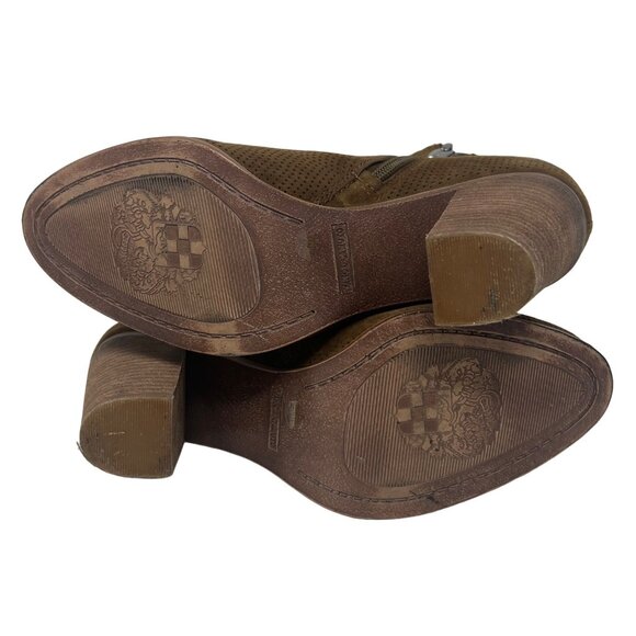 Vince Camuto Fernlee Pumpernickel Perforated Tan Brown Suede Ankle Boots Size 7M - Picture 7 of 8